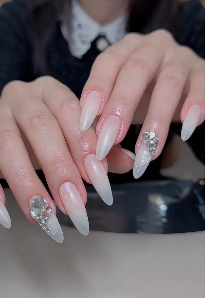 ネイル 長さ出し フレンチネイル ジェルネイル ガラスフレンチ 韓国ネイル ハンドネイル Minette nailHuongのネイルデザイン