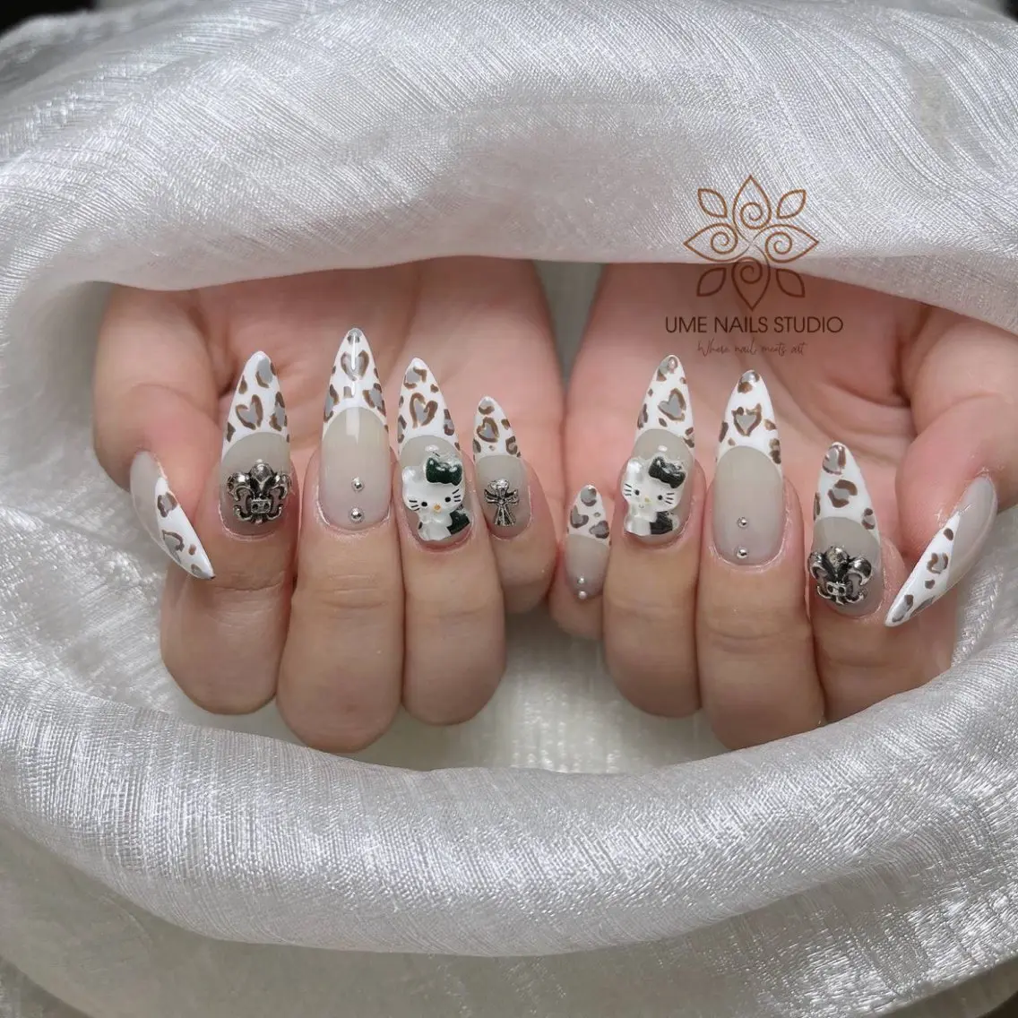 ネイル チークネイル クリアネイル ガーリー キラキラネイル 韓国ネイル Ume Nail Studioのネイルデザイン
