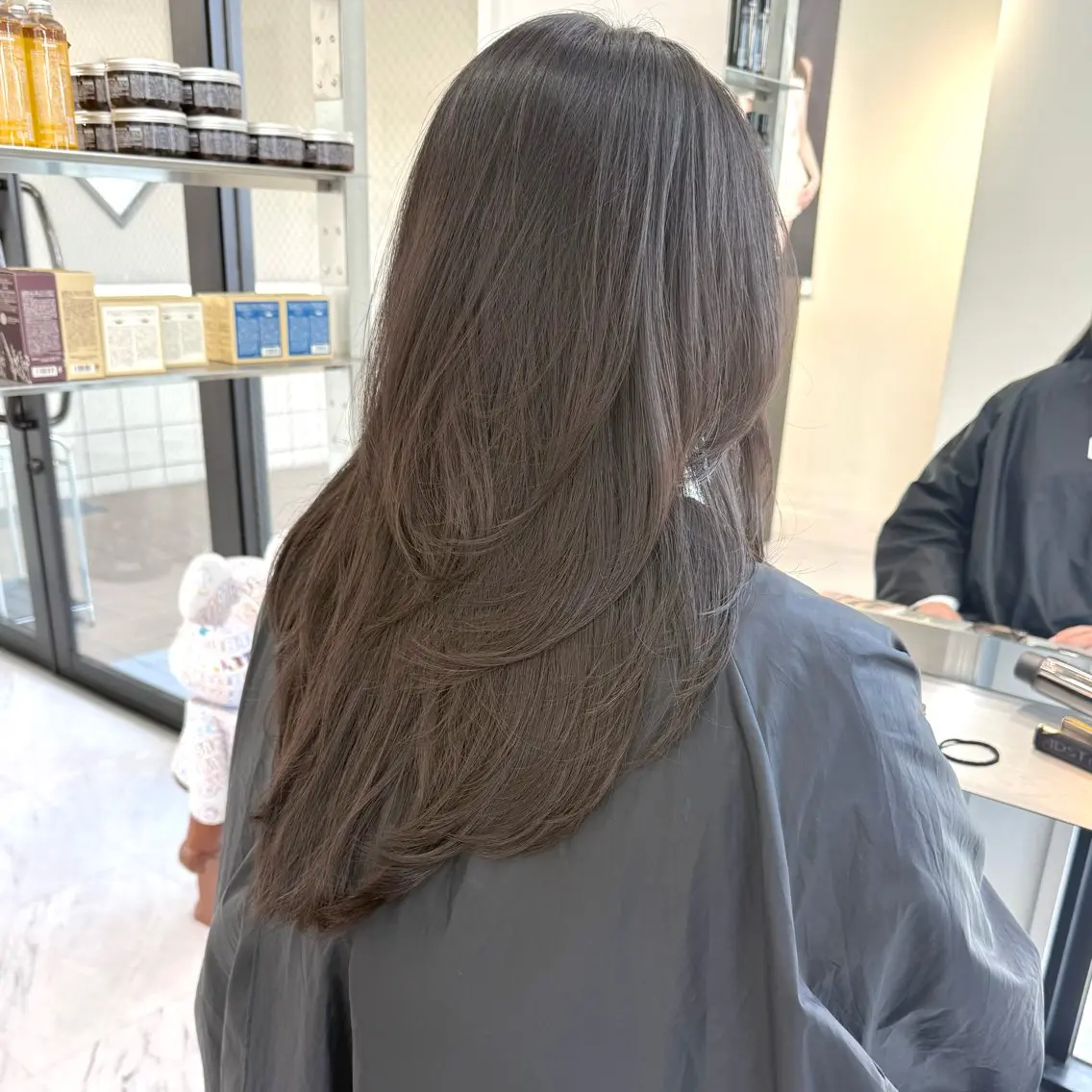 ロング カラー ロングレイヤー 韓国風ヘア レイヤーカット ロング カット ヘアカラー トリートメント 🤍髪質改善 🤍透明感カラー🤍のヘアスタイル