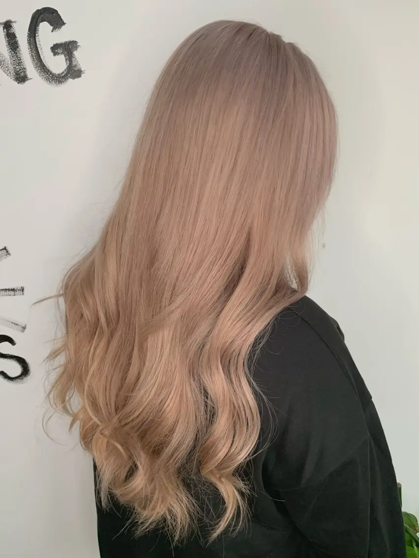 ロング カラー ベージュカラー ミルクティーベージュ ヘアカラー トリートメント エクステ 小笠原 菜緒のヘアスタイル