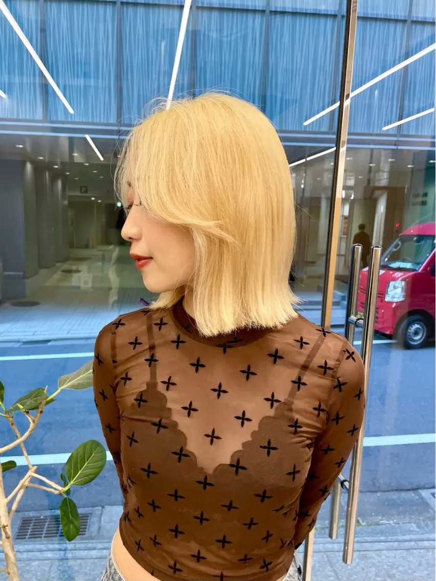 ショート カラー ベージュカラー ブリーチ ブロンド ダブルカラー ホワイトベージュ カット ヘアカラー トリートメント TAIGA .のヘアスタイル