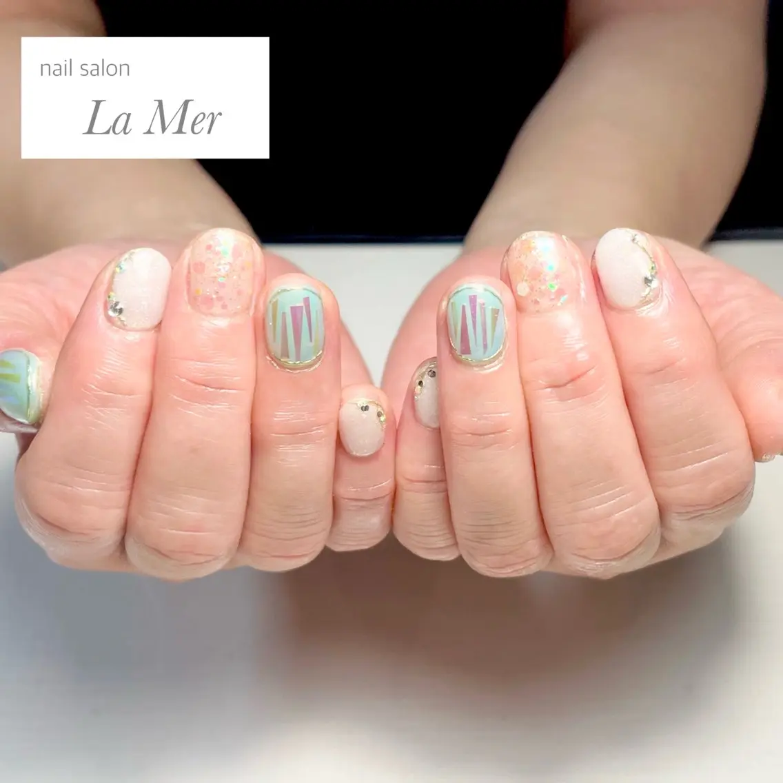 ネイル オーロラネイル ブルー 水色 オフィスネイル シンプルネイル ハンドネイル nailsalon La Merのネイルデザイン