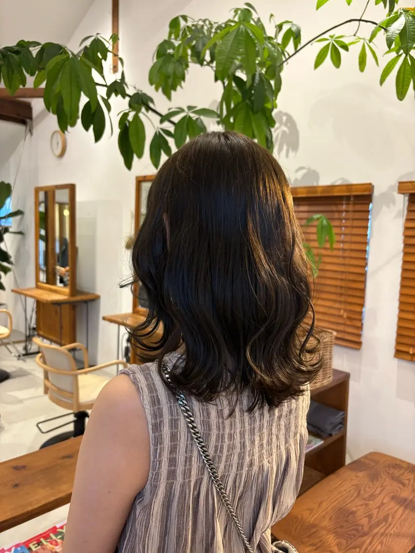 セミロング カラー 透明感カラー オリーブカラー 亀山 友菜のヘアスタイル
