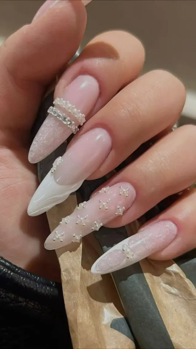 ネイル アートネイル フレンチネイル ジェルネイル キラキラネイル 韓国ネイル ハンドネイル Nova Nail Studioのネイルデザイン