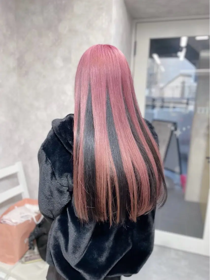 ロング カラー メンズ メンズバレイヤージュ メンズブリーチ メンズハイライト メンズハイトーン メンズインナーカラー ☁️かずき☁️青.紫 推し活カラー💫のヘアスタイル