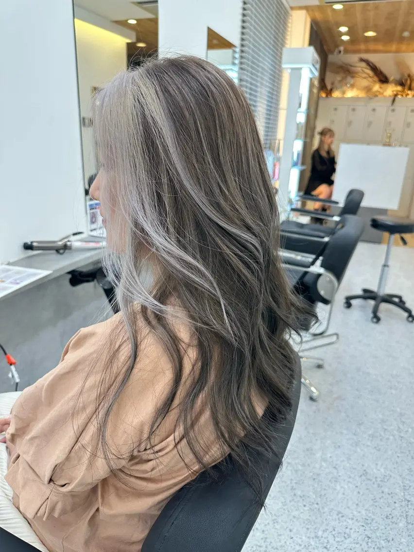 ロング カラー ヘアアレンジ カット ヘアカラー トリートメント 久米 治仁のヘアスタイル