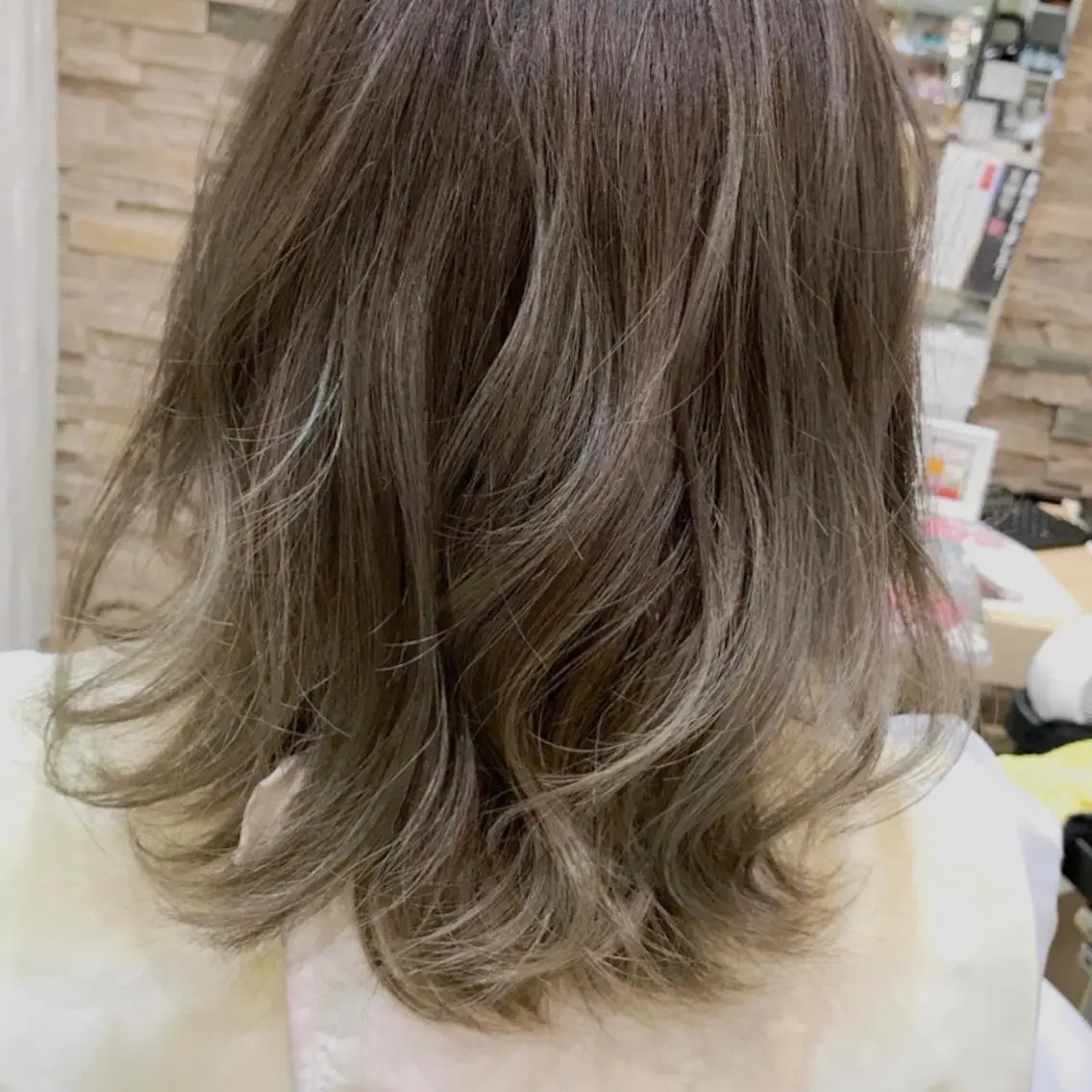 ミディアム カラー ブリーチ グレージュ Rayt hair レイトヘアーのヘアスタイル