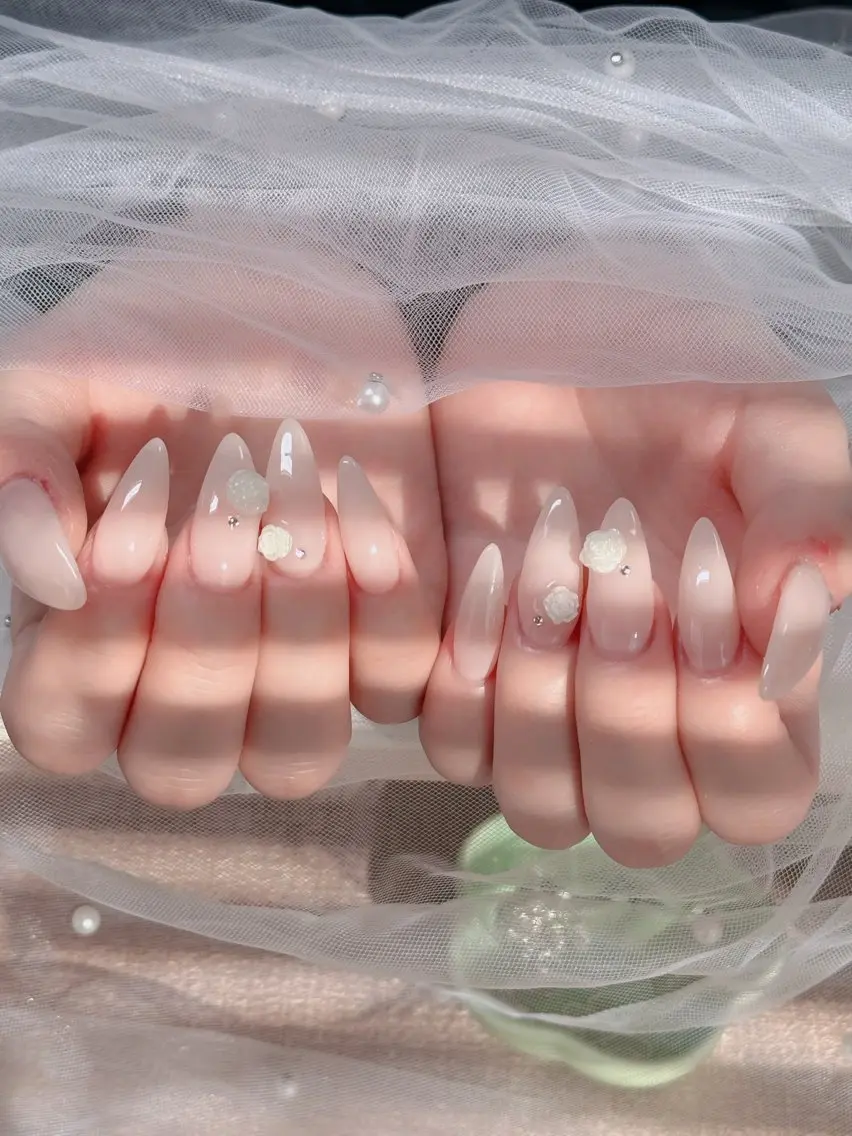 ネイル オーロラネイル フレンチネイル ジェルネイル ハロウィン キラキラネイル H.baby Nail Salonのネイルデザイン
