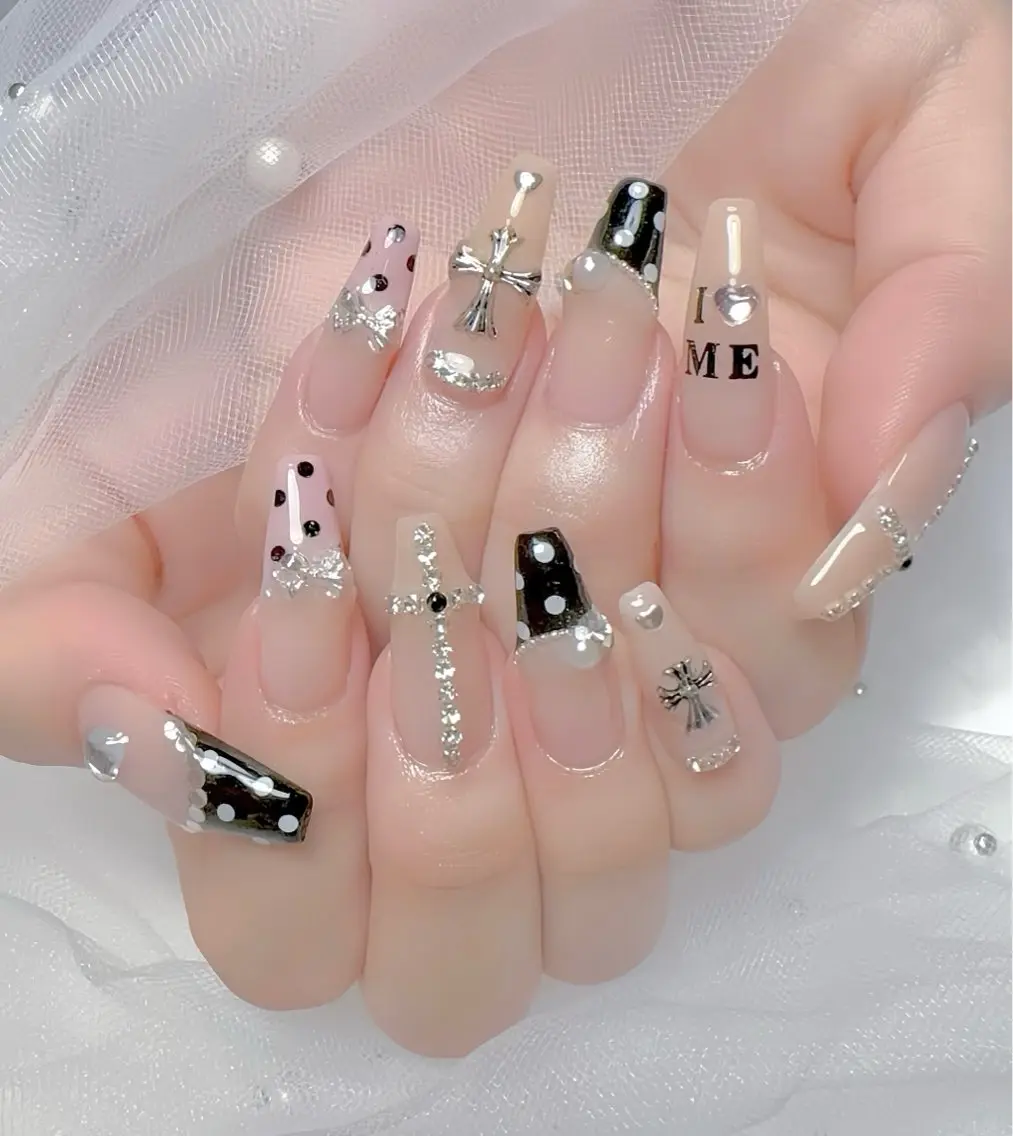 ネイル オーロラネイル チークネイル 桜ネイル クリアネイル ドット ハンドネイル Rin Nail 新大久保店のネイルデザイン