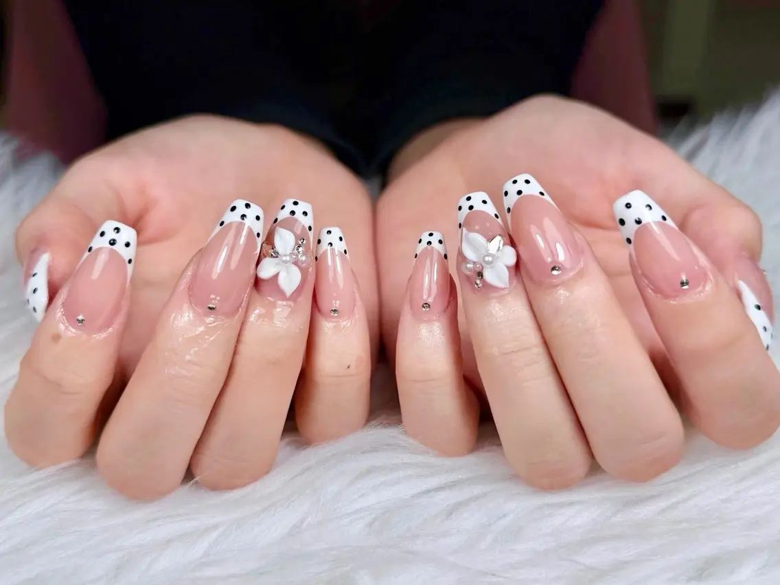 ネイル アートネイル ボルドー フレンチネイル ジェルネイル 氷ネイル・うるうるネイル ハンドネイル Yuki Nailsalonのネイルデザイン