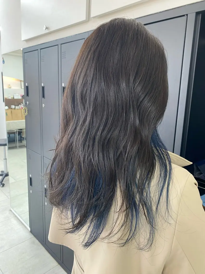 ロング アッシュ ヘアカラー トリートメント 月野涼風 /レイヤーカットのヘアスタイル