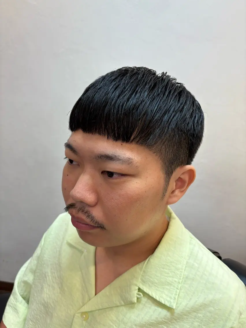 ショート メンズ 刈り上げ 吉田 秀斗のヘアスタイル