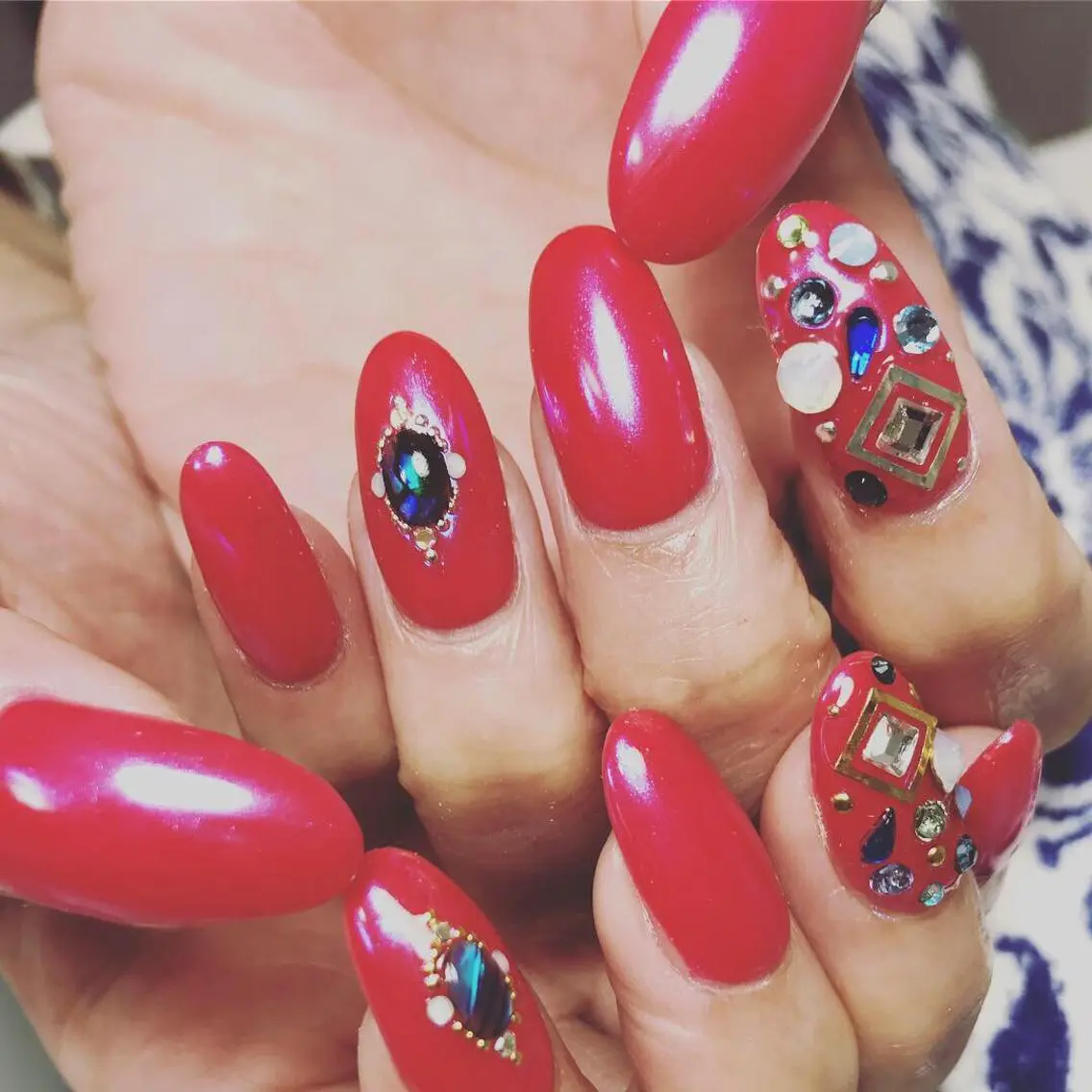 ネイル ストーンネイル Disini nailのネイルデザイン