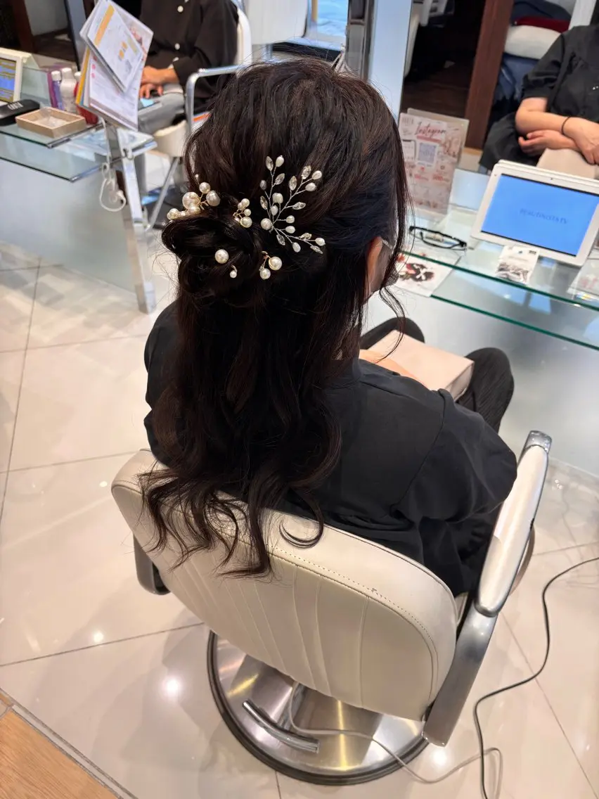 ハーフアップスタイルの写真