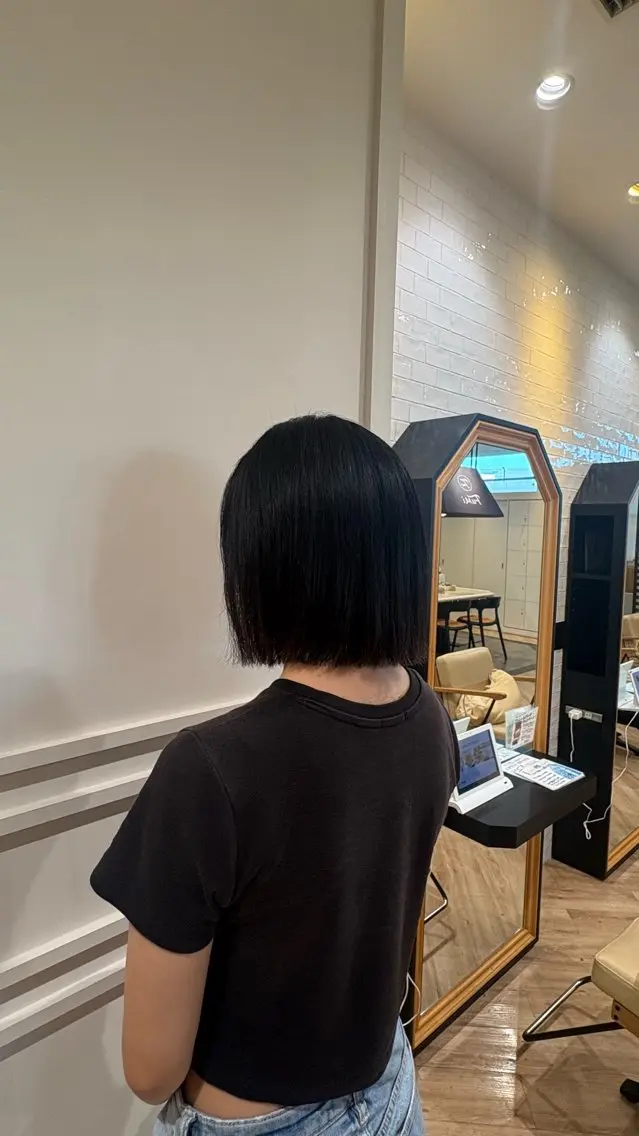 ショート 切りっぱなしボブ ボブ 外ハネヘア カット かじ りんねのヘアスタイル