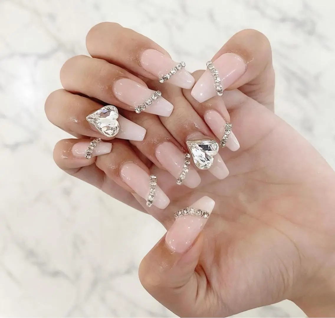 ネイル ISA_ BELLAのネイルデザイン