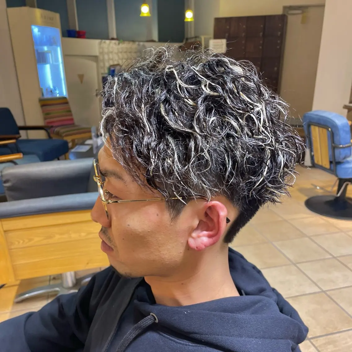 ショート カラー パーマ メンズ メンズハイライト メンズメッシュ ハイライトカラー メッシュ ハイライト すげさやか ✨メンズカットパーマのヘアスタイル