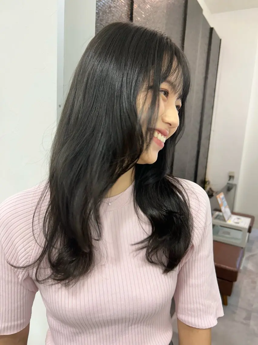 ロング アッシュ アッシュグレー アッシュグレージュ 對馬 光梨のヘアスタイル