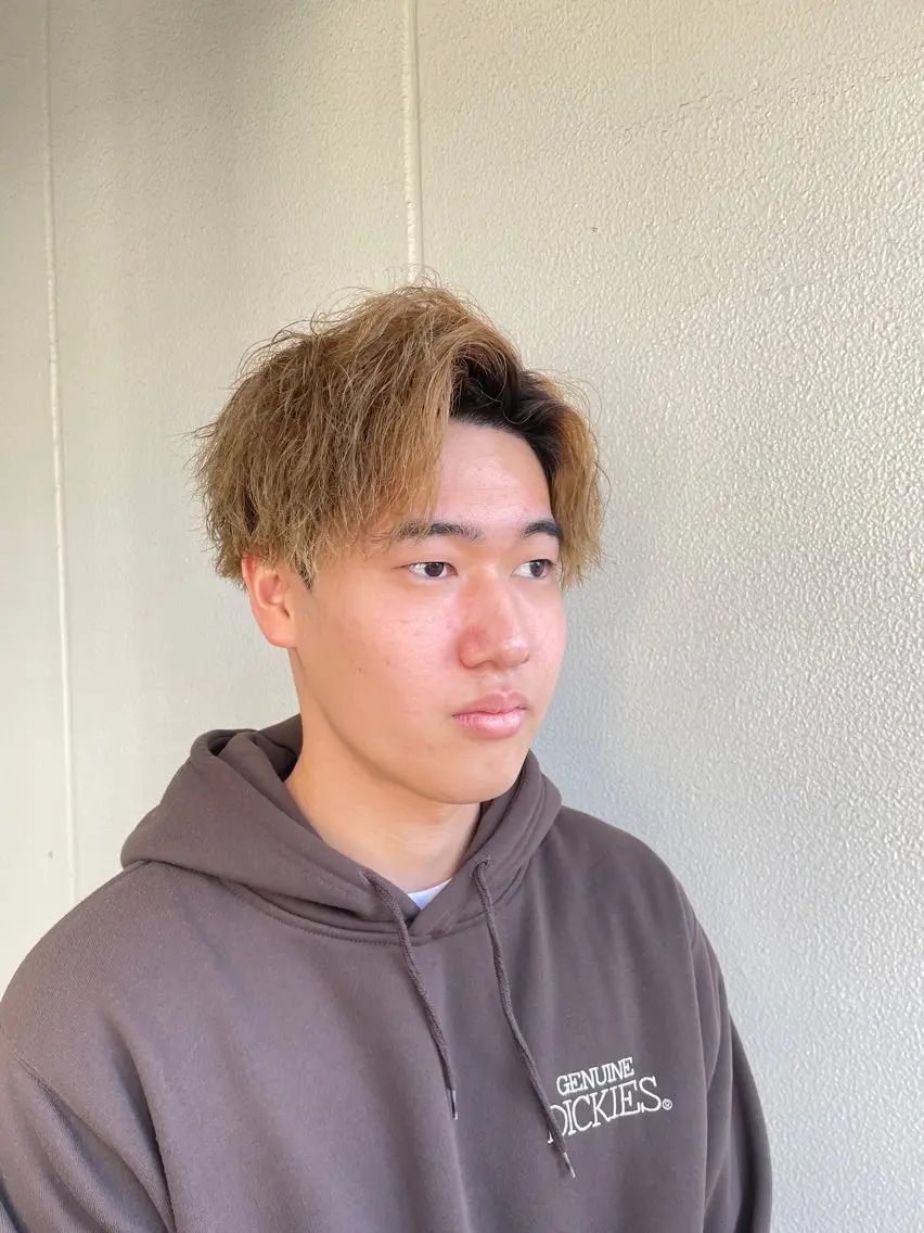ショート パーマ ヘアアレンジ メンズ アップバング メンズパーマ ツイストスパイラルパーマ スパイラルパーマ カット トリートメント ヘッドスパ ヘアセット 艶カラー✨縮毛矯正✨ 翁長孝輔のヘアスタイル