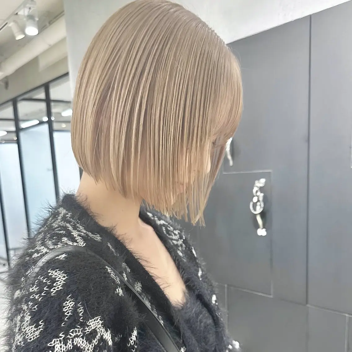 ショート カラー ベージュカラー ハイトーンカラー ミルクティーベージュ ボブ 井口 泰輝のヘアスタイル