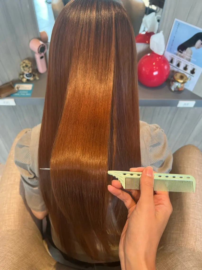 ロング トリートメント COLOR's AYAMEのヘアスタイル