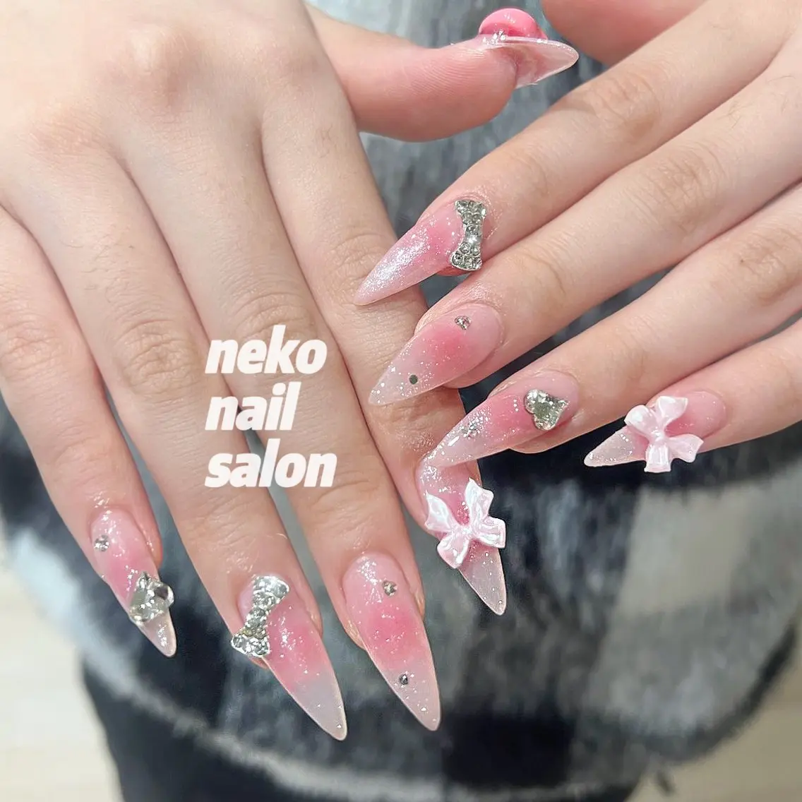 ネイル チークネイル キラキラネイル 持ち込み ハンドネイル neko nailのネイルデザイン