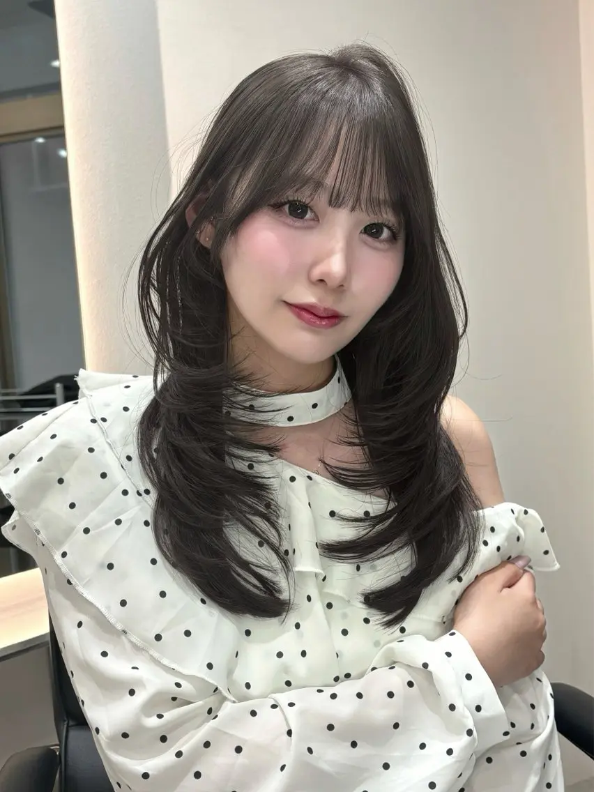 ロング カラー ヘアアレンジ アディクシーカラー アッシュ グレージュ くびれヘア 韓国風ヘア Mion /CODE.のヘアスタイル