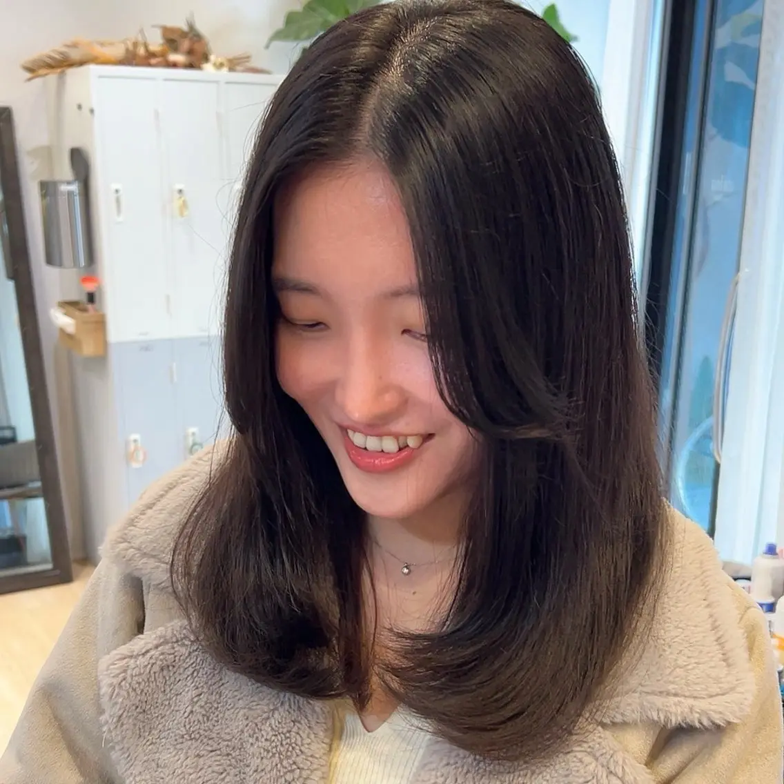 ミディアム レイヤーカット カット ヘアカラー calna 古賀 菜摘のヘアスタイル