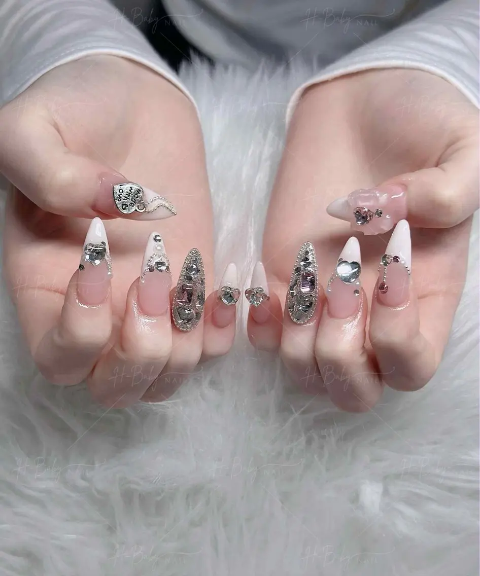 ネイル オーロラネイル フレンチネイル ジェルネイル ハロウィン キラキラネイル H.baby Nail Salonのネイルデザイン