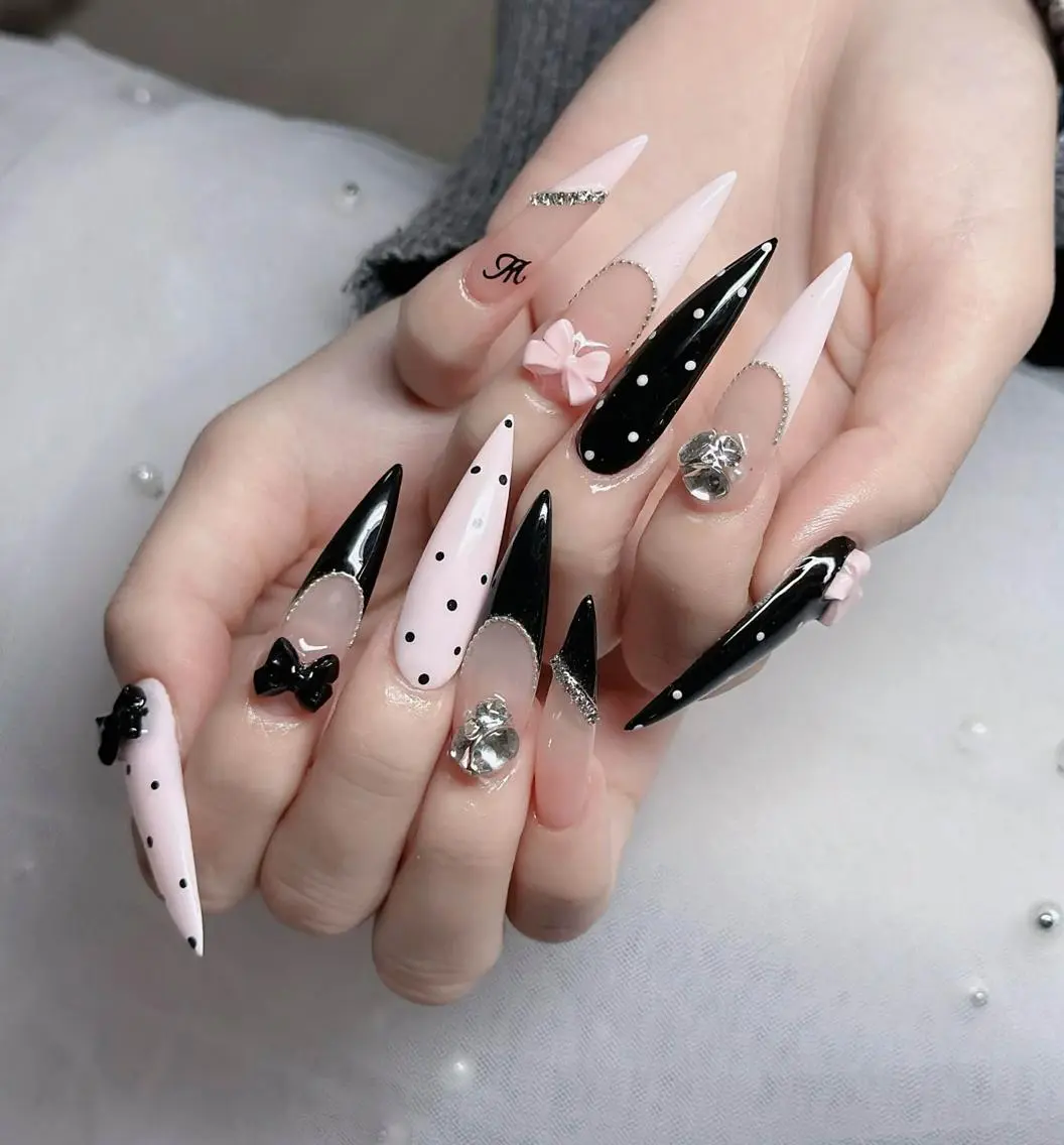 ネイル フレンチネイル ジェルネイル ハロウィン 韓国ネイル マグネットネイル ハンドネイル neco H.babynailのネイルデザイン