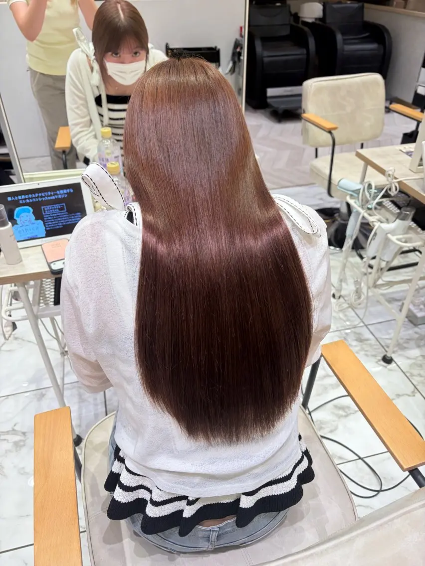 ロング 海優⭐️ネイル⭐️ 透明感カラーのヘアスタイル