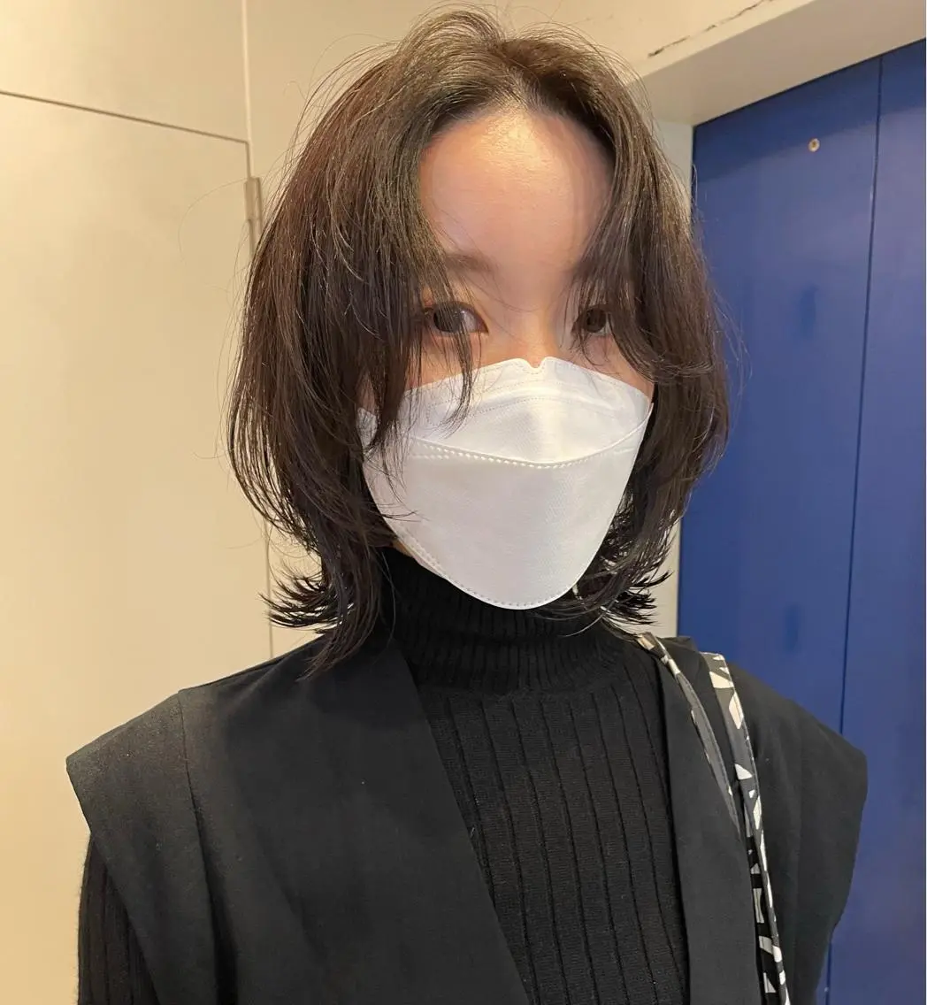 ミディアム カラー アッシュ ベージュカラー カット ヘアカラー トリートメント レイヤー／似合わせ TAKUYAのヘアスタイル