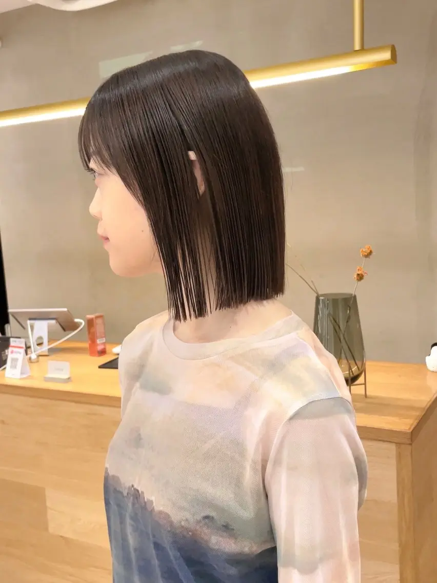 ミディアム カラー 切りっぱなしボブ ベージュカラー グレージュ イルミナカラー ラテベージュ カット ヘアカラー トリートメント ボブ/縮毛矯正 🌟梅田盛一🌟のヘアスタイル