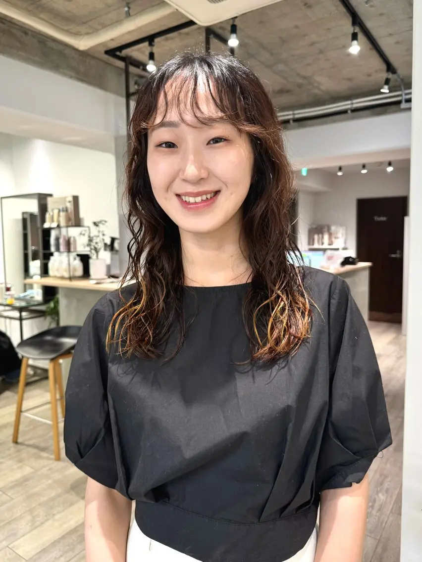 ミディアム ミディアムパーマ 顔まわりレイヤー レイヤーカット カット ヘアカラー トリートメント や ぎ /似合わせ カラー/神戸美容室のヘアスタイル