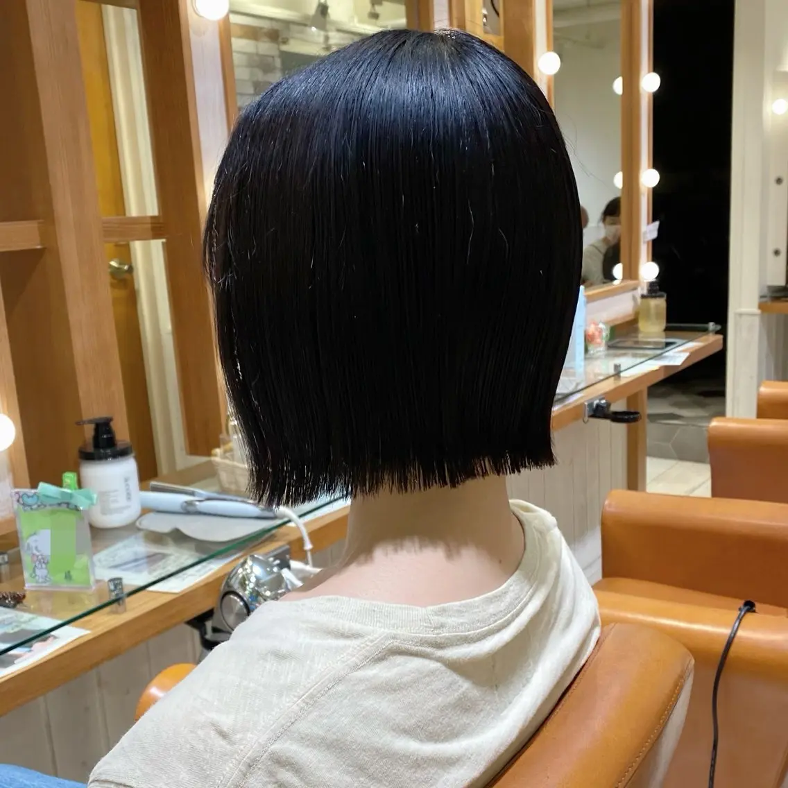 ショート 切りっぱなしボブ ボブ カット 🌸小島友梨香🌸 ブリーチカラーのヘアスタイル