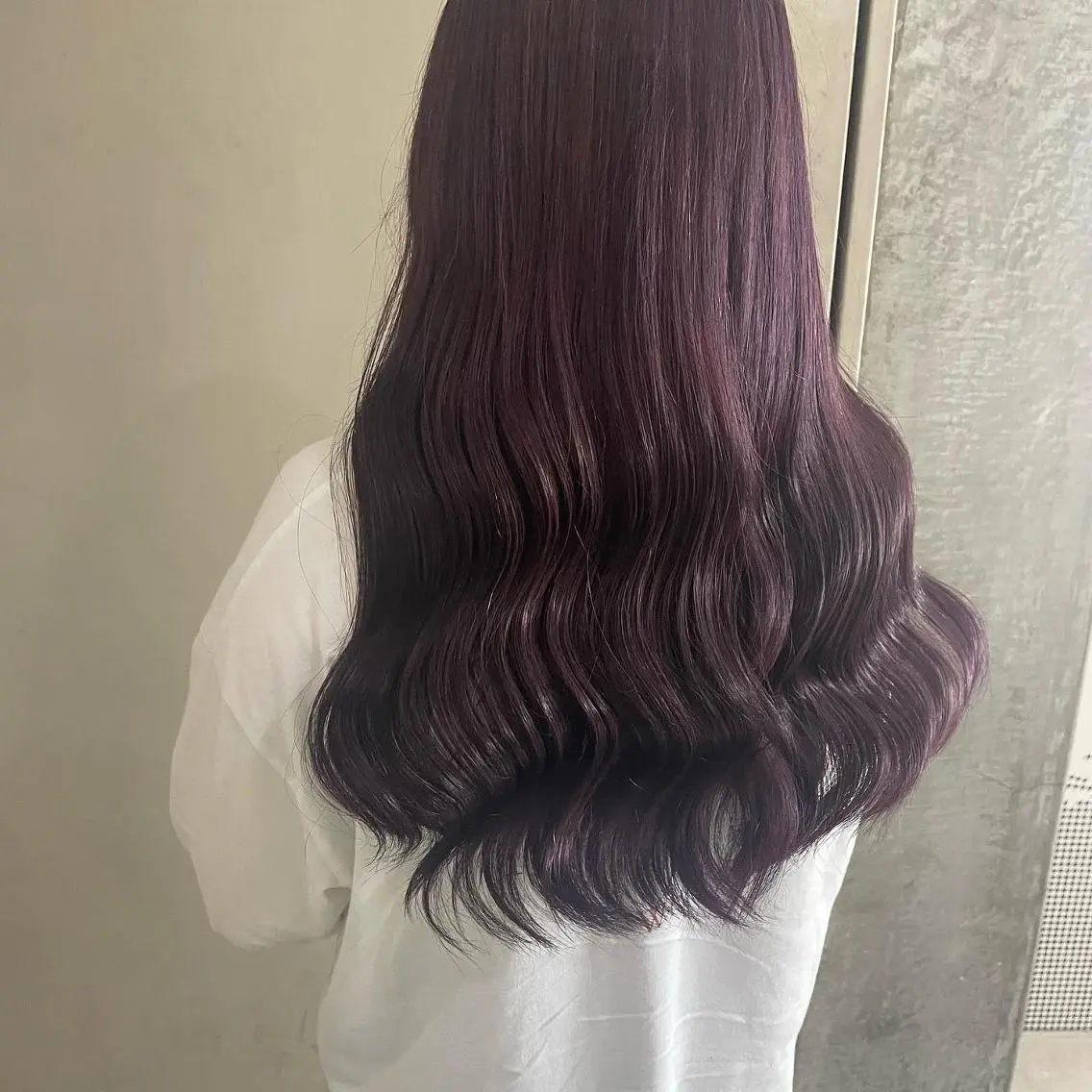 ミディアム カラー ブリーチ ダブルカラー イヤリングカラー トリートメント 吉村 夏椰のヘアスタイル
