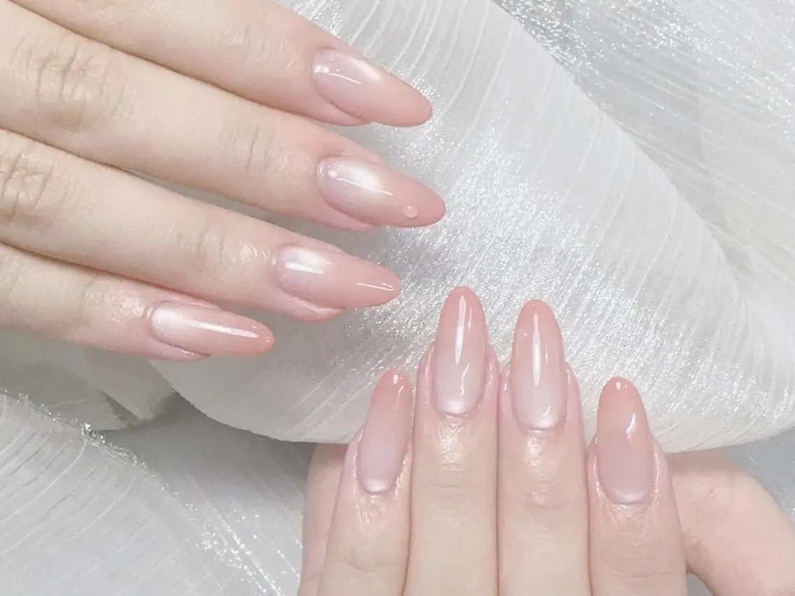 ネイル オーロラネイル 長さ出し フレンチネイル ガーリー キラキラネイル 🎀まゆ 🪽🐾のネイルデザイン