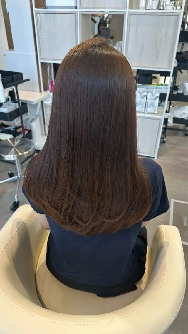 ロング カラー moe   美髪矯正 ツヤツヤストレートのヘアスタイル