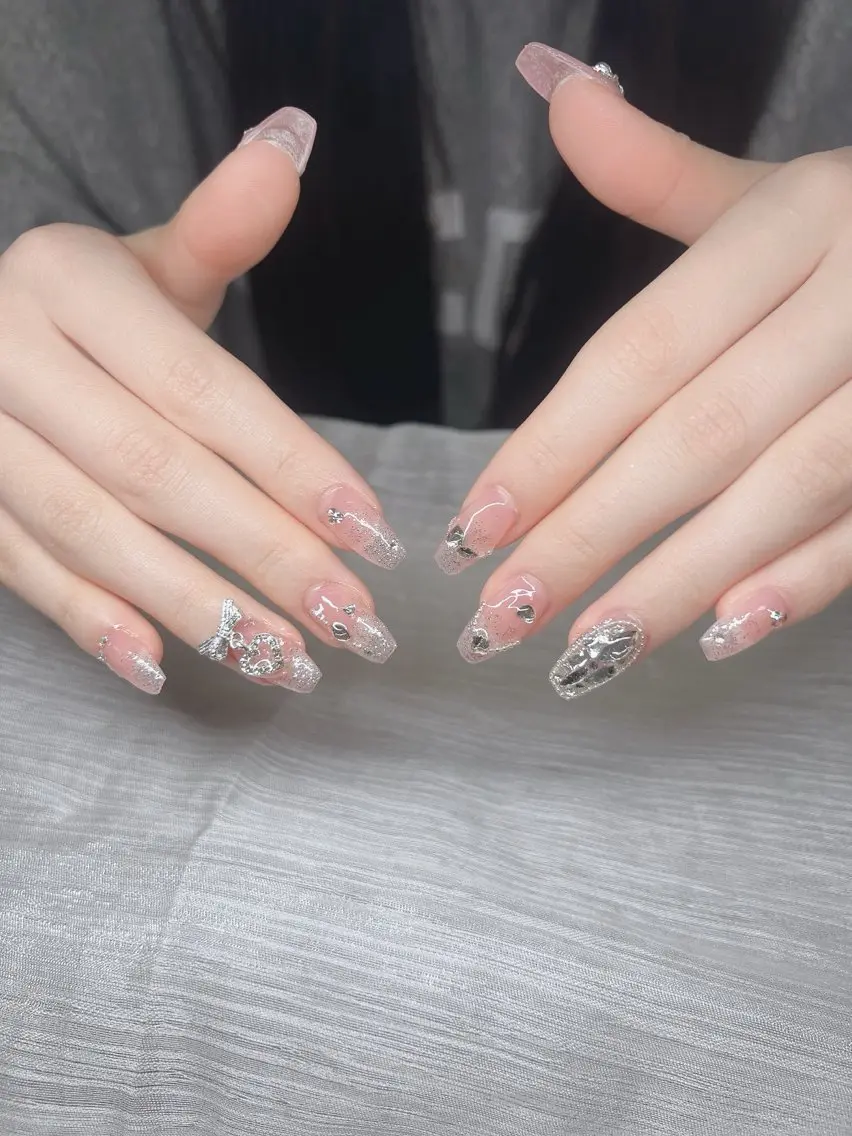 ネイル 長さ出し グラデーション 卒業式 キラキラネイル マグネットネイル Lee Nails チップ長さだし専門店のネイルデザイン