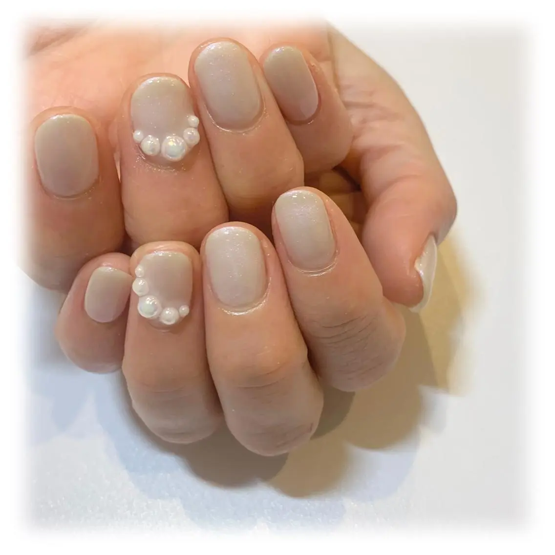 ネイル オーロラネイル ホワイト ハンドネイル ui nailのネイルデザイン