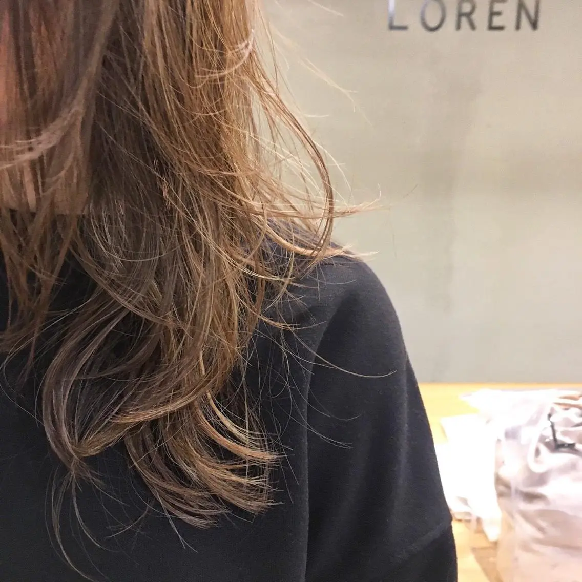 セミロング カラー ベージュカラー 透明感カラー ハイライトカラー ハイライト レイヤーカット 鈴木駿介のヘアスタイル