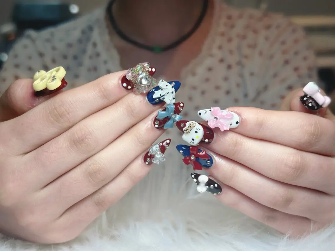 ネイル チークネイル ドット フレンチネイル グラデーション 韓国ネイル ハンドネイル Lisa Nail Salonのネイルデザイン