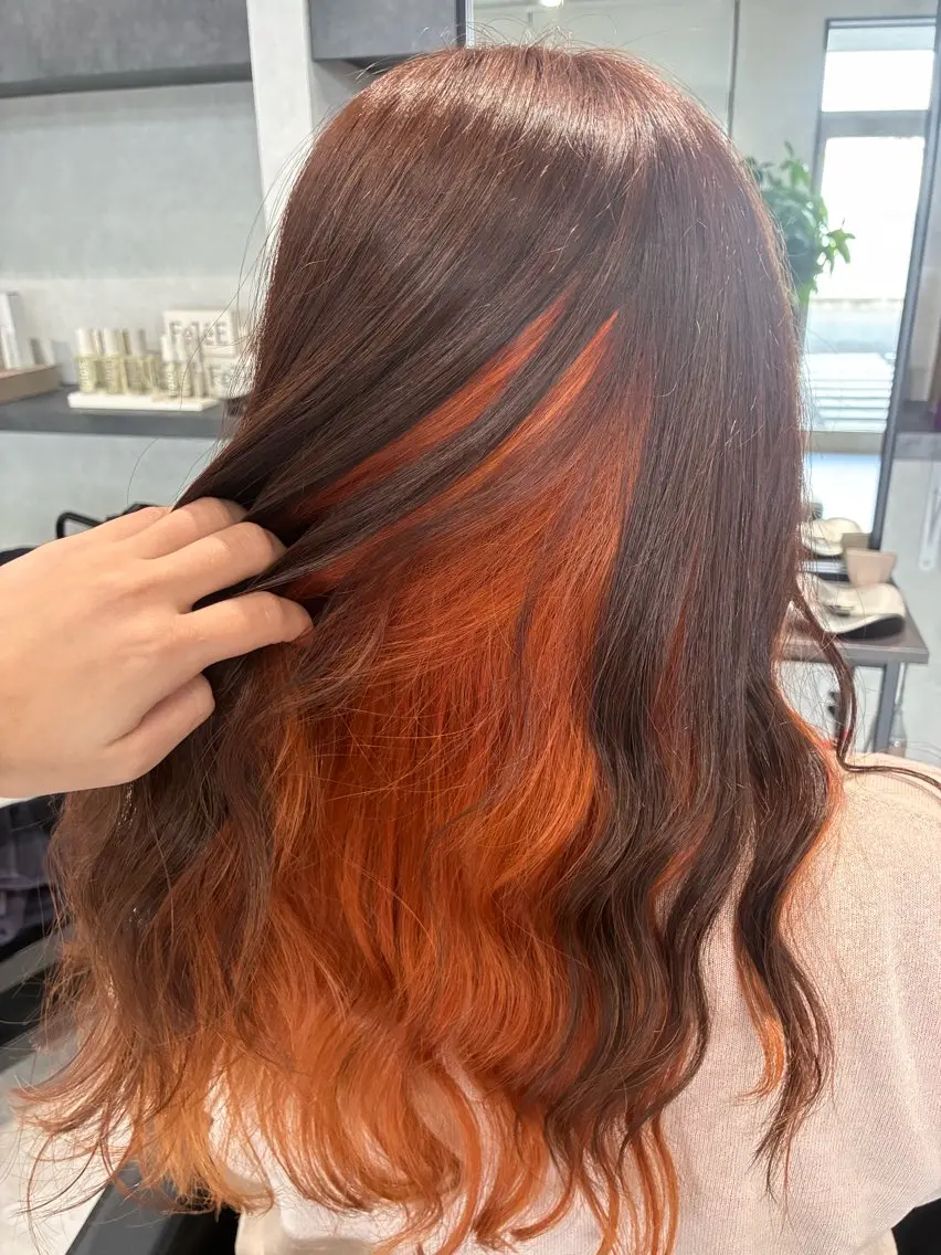 カラー ブラウンカラー インナーカラー マロンブラウン オレンジ 中村 真珠のヘアスタイル
