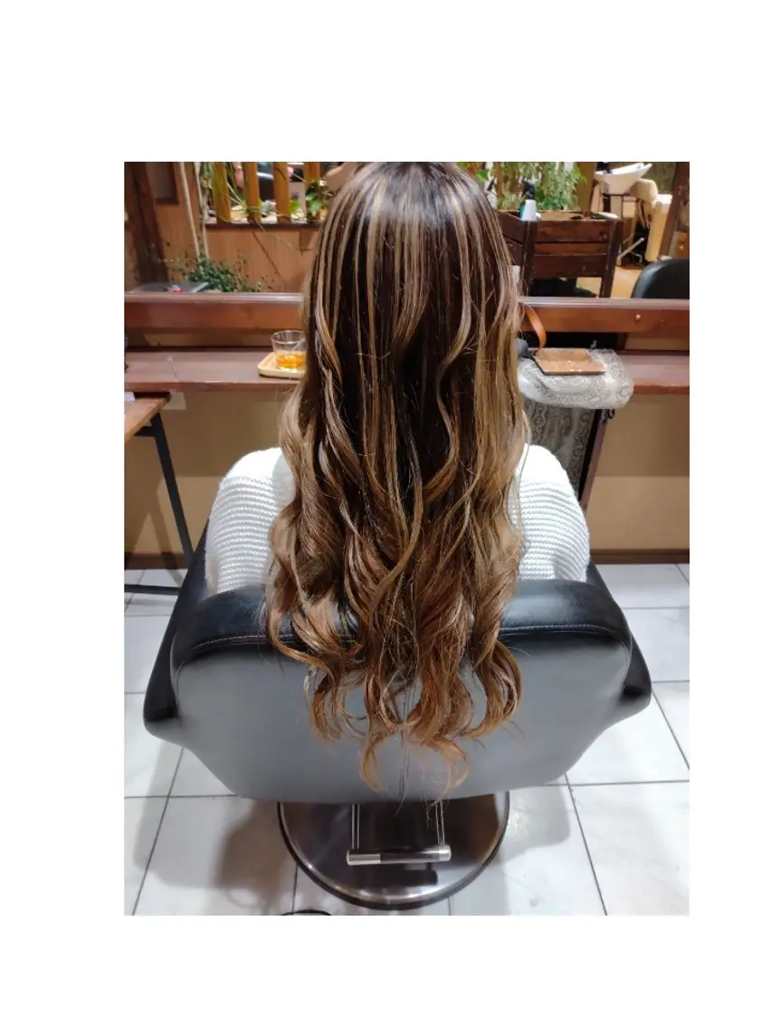 ロング カラー 青山 早智子のヘアスタイル