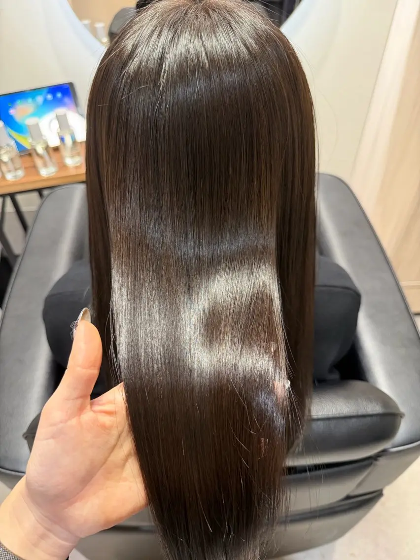 ロング カット ヘアカラー トリートメント NAVY 橋本心 縮毛矯正のヘアスタイル