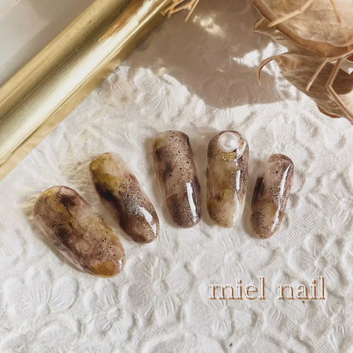 ネイル ブラウン マグネットネイル 大理石ネイル(マーブル) ストーンネイル バレンタイン ハンドネイル miel nailのネイルデザイン
