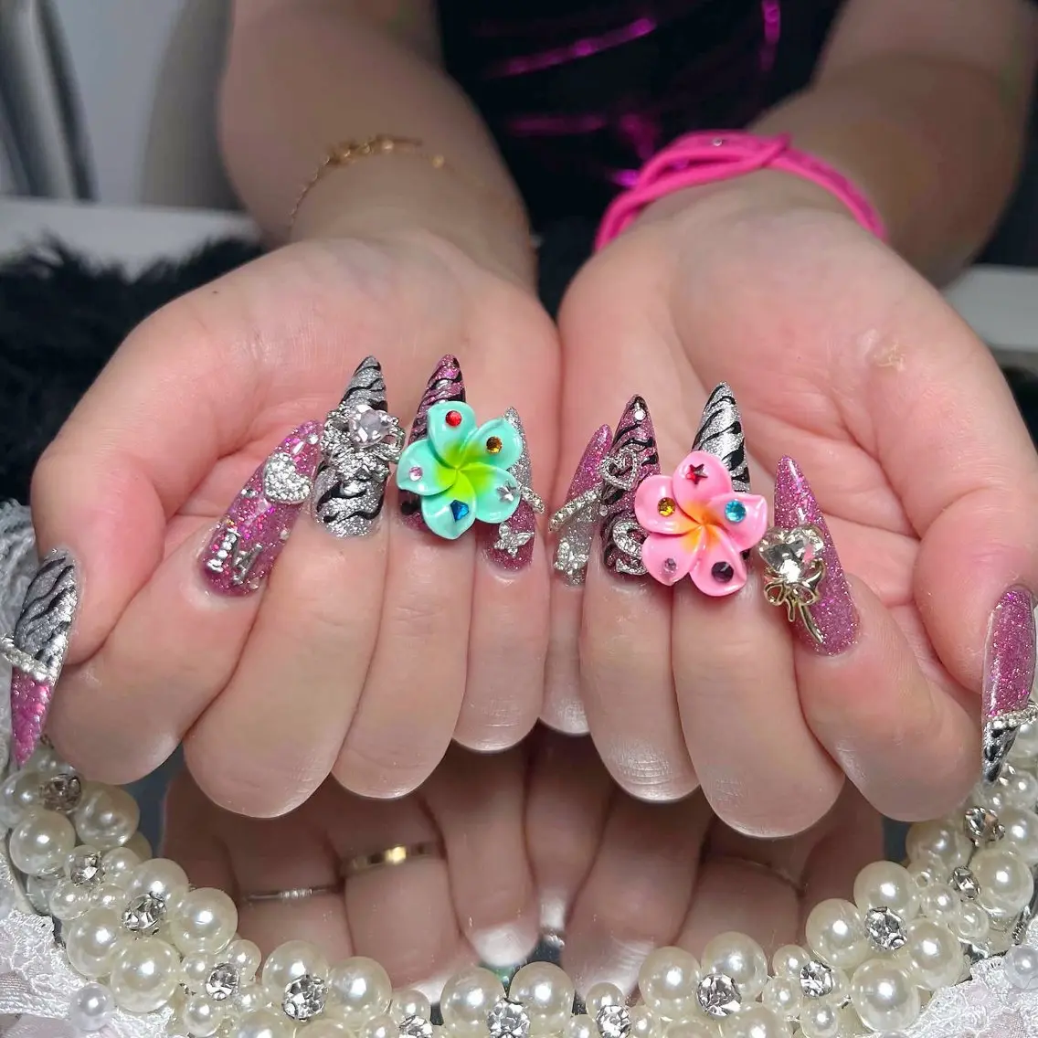 ネイル オーロラネイル 長さ出し フラッシュネイル フレンチネイル ジェルネイル ハンドネイル Amee Nail Salonのネイルデザイン