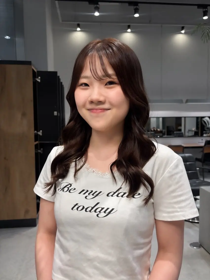 セミロング カラー ヘアカラー 艶カラー🪽/ 市來心優のヘアスタイル