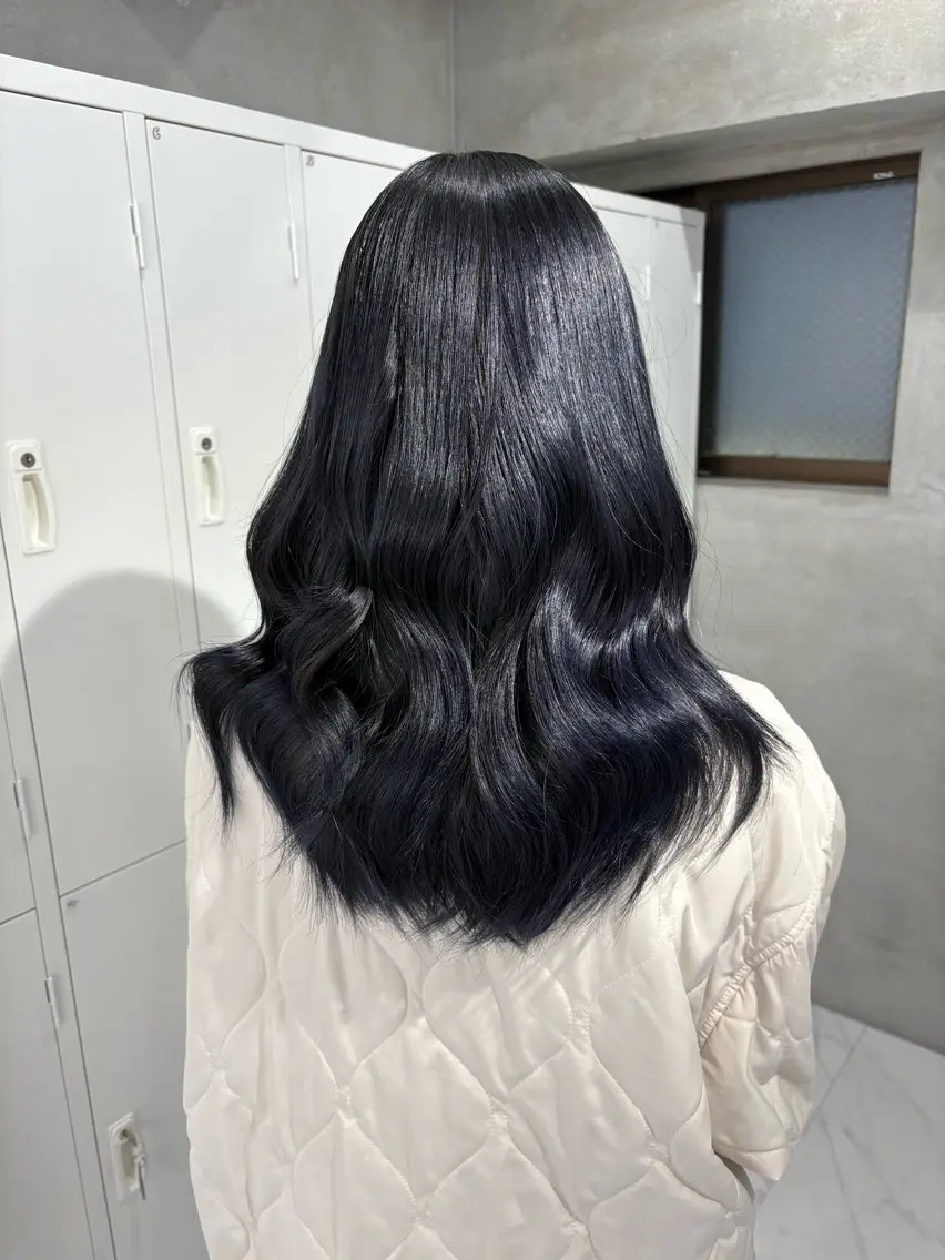 ロング カラー 黒髪 ブリーチ ブルーカラー ブルーブラック ヘアカラー cocoro/周りに 褒められるhairのヘアスタイル