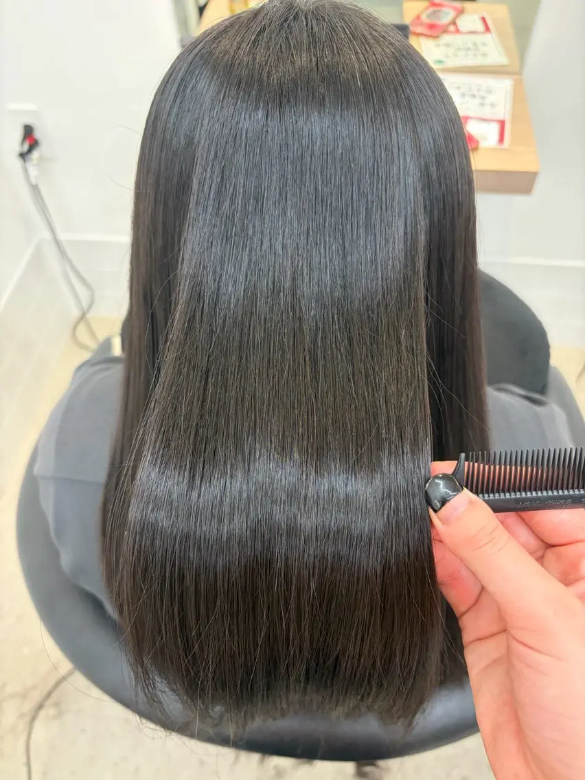 セミロング カット 縮毛矯正 小出 琴未のヘアスタイル